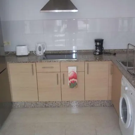 Arrecife Sleeps 6 Wifi Apartment